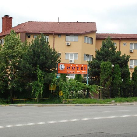 Hotel Liliacul Клуж-Напока Экстерьер фото