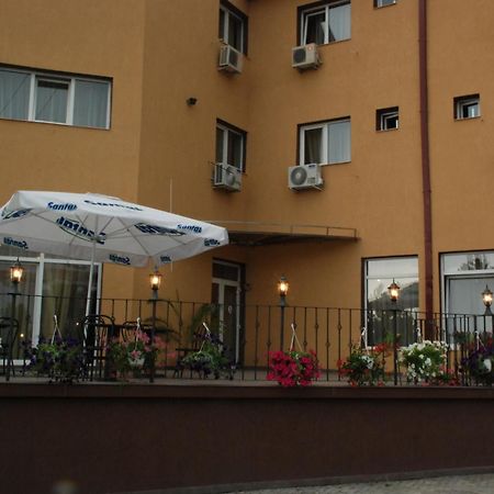 Hotel Liliacul Клуж-Напока Экстерьер фото