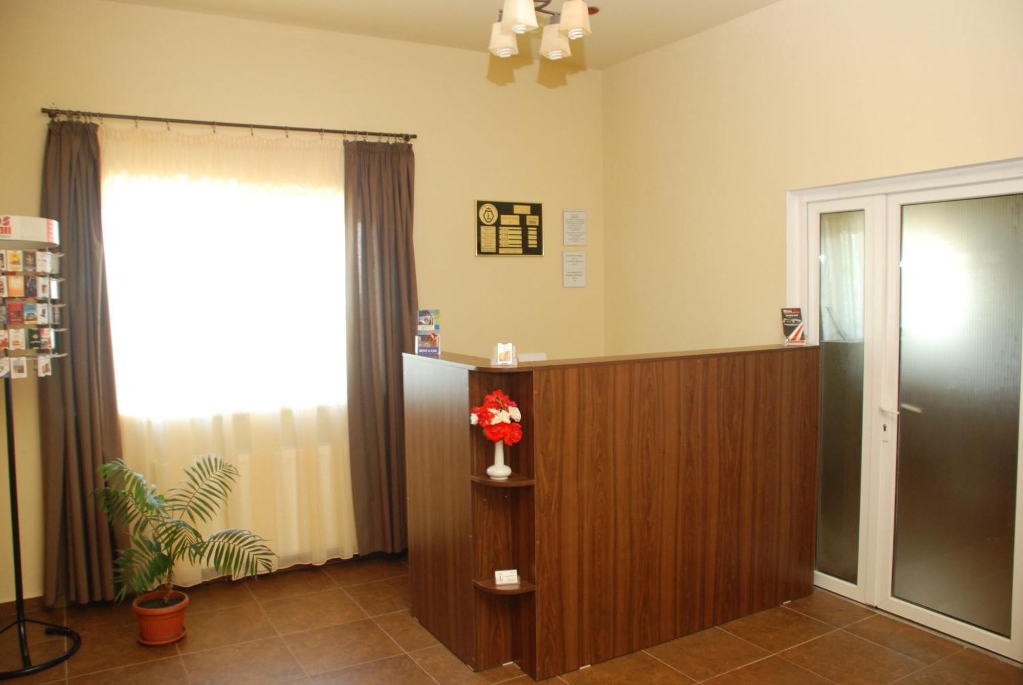 Hotel Liliacul Клуж-Напока Экстерьер фото