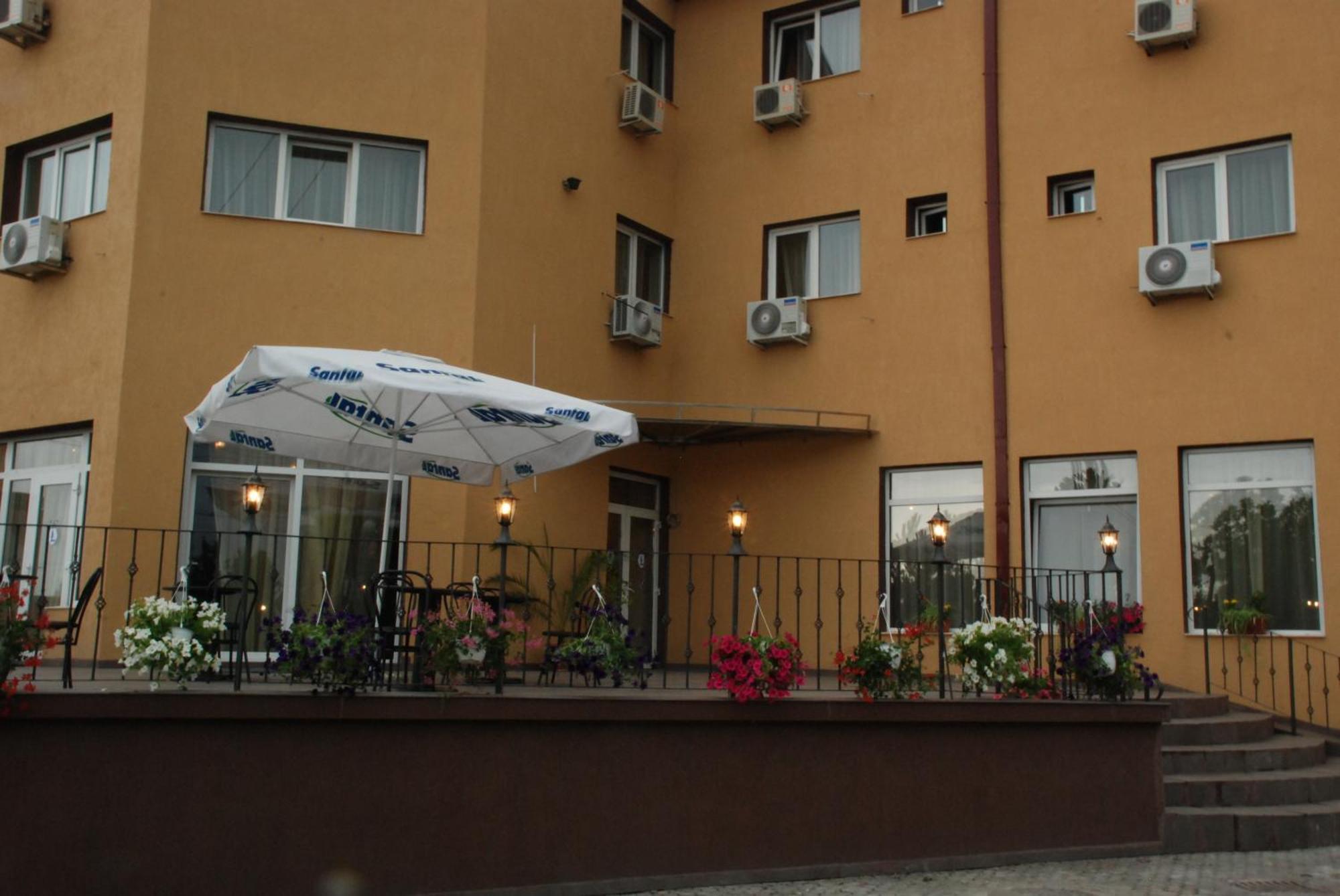 Hotel Liliacul Клуж-Напока Экстерьер фото